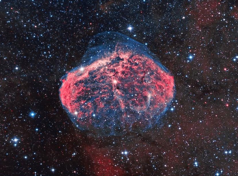 Hydrogen in a bubble of Oxygen - The Crescent Nebula